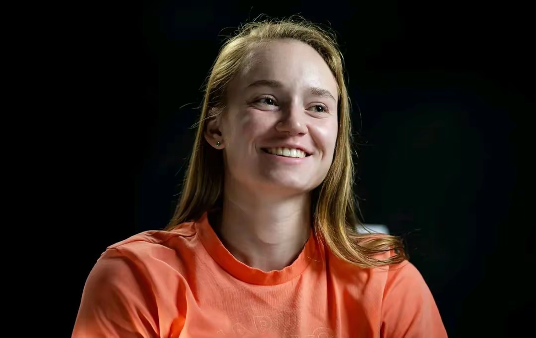 穆古鲁扎回归赛场，赛事规则更新首场状态亮眼，日本队观众沸腾！